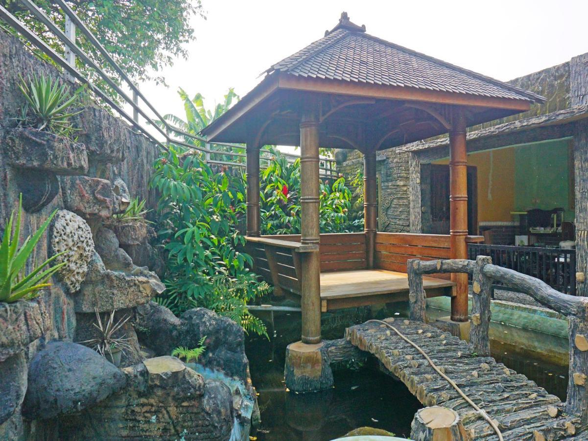 Oyo 90369 An Nur Family Homestay Syariah Cigombong Екстериор снимка