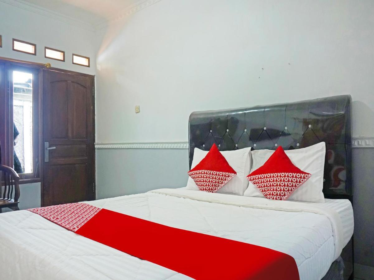 Oyo 90369 An Nur Family Homestay Syariah Cigombong Екстериор снимка