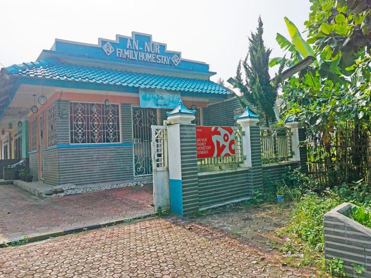 Oyo 90369 An Nur Family Homestay Syariah Cigombong Екстериор снимка