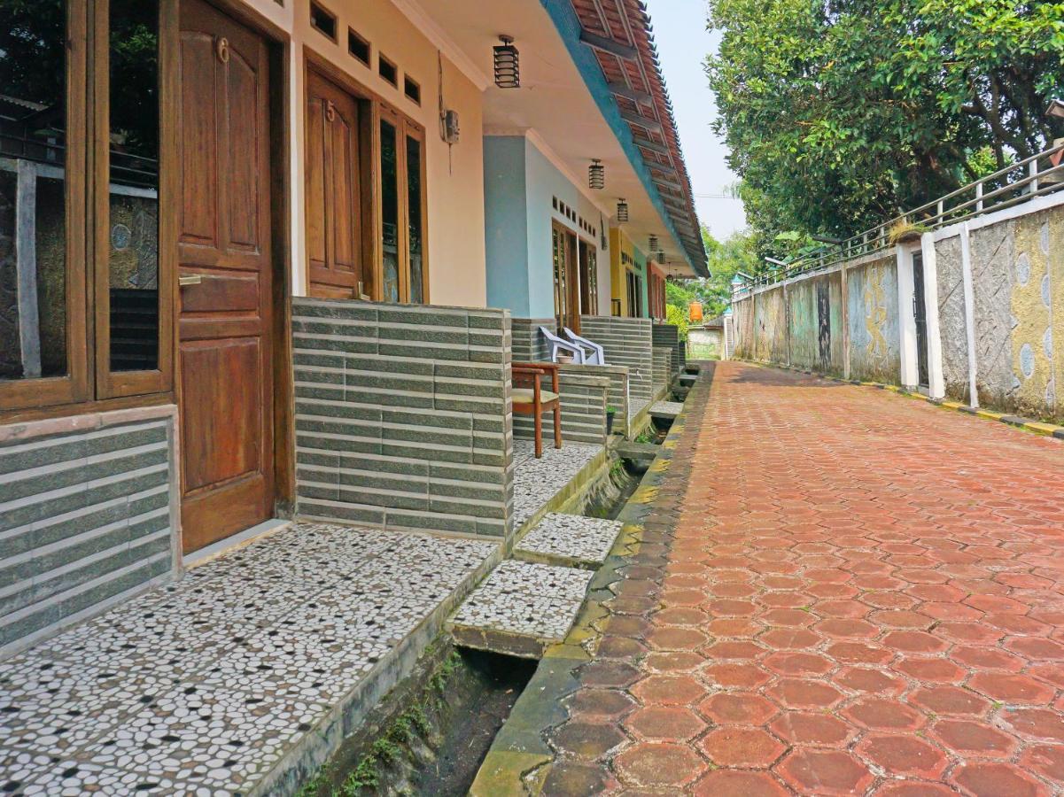 Oyo 90369 An Nur Family Homestay Syariah Cigombong Екстериор снимка