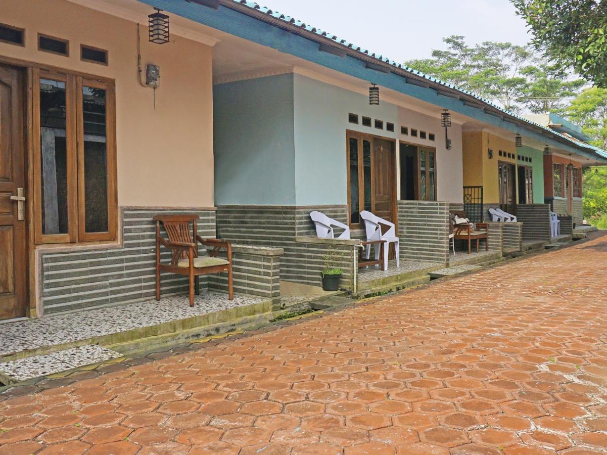 Oyo 90369 An Nur Family Homestay Syariah Cigombong Екстериор снимка