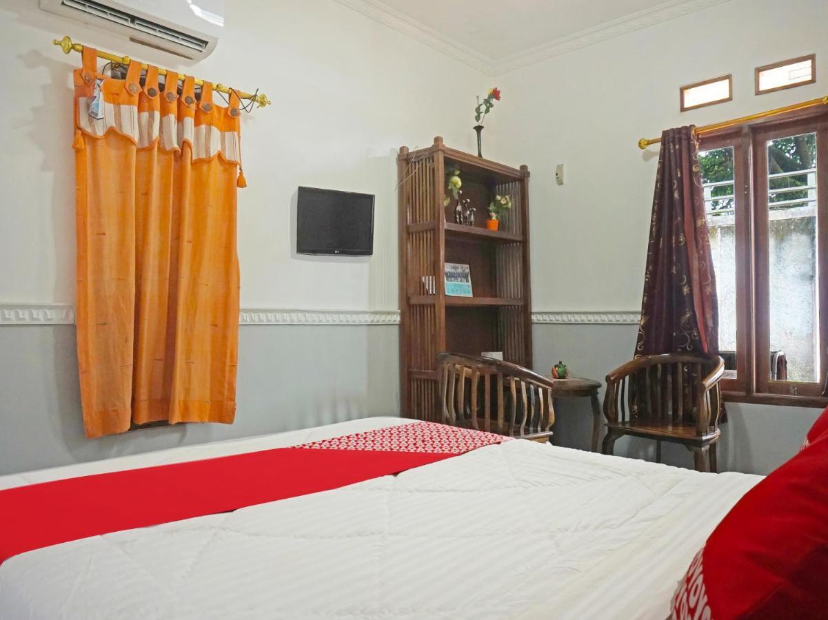 Oyo 90369 An Nur Family Homestay Syariah Cigombong Екстериор снимка