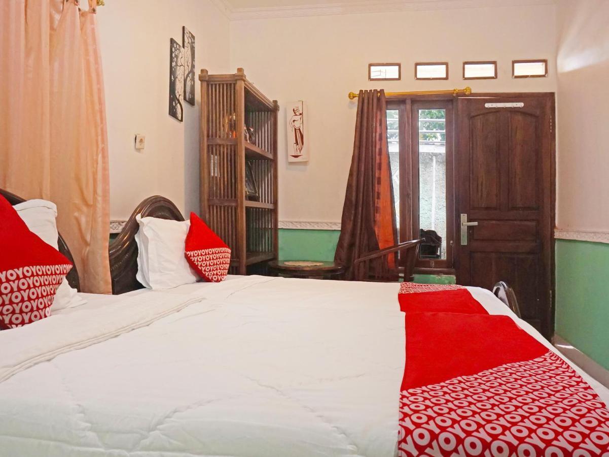 Oyo 90369 An Nur Family Homestay Syariah Cigombong Екстериор снимка